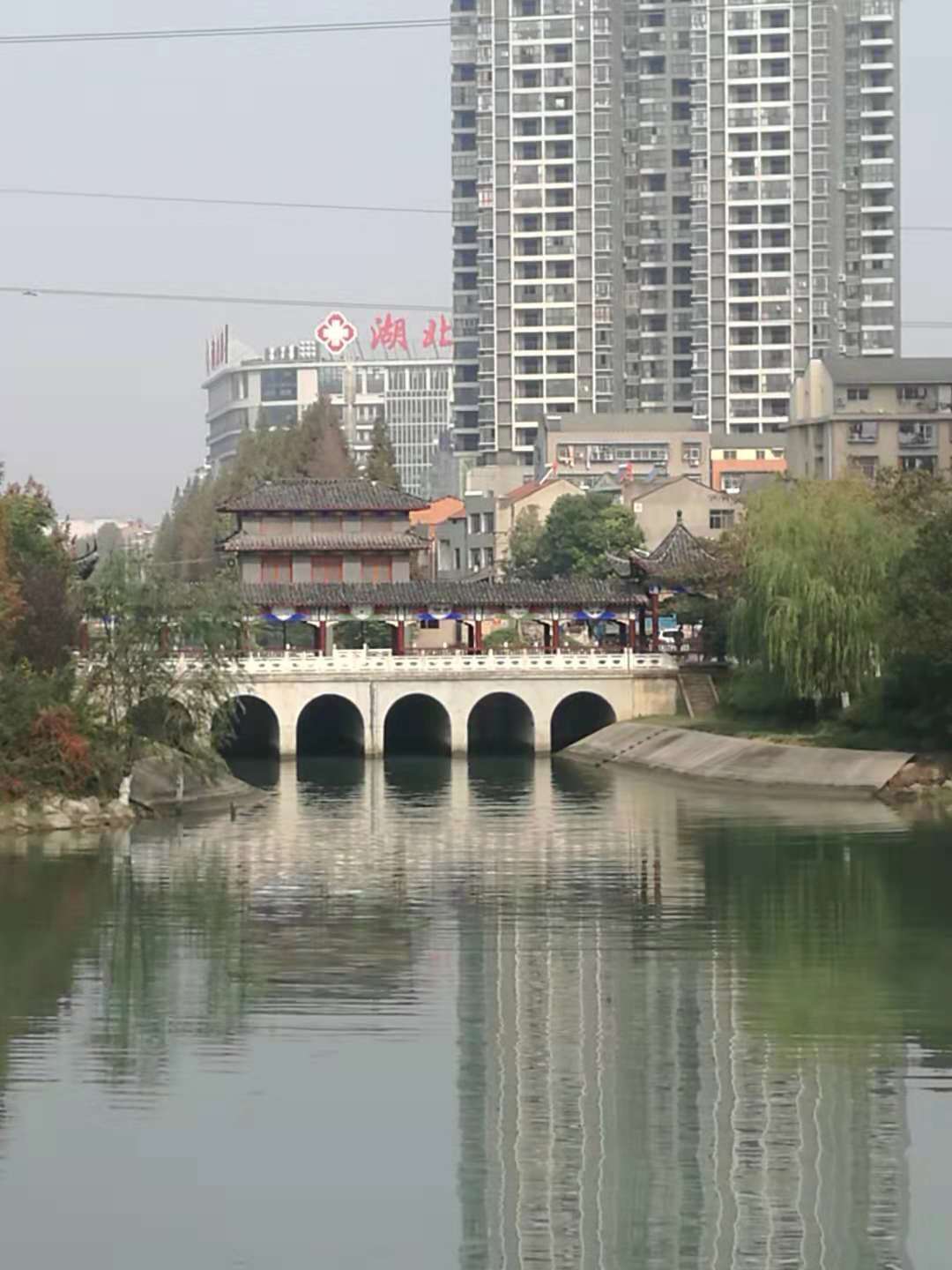 武漢東西湖區蔬五支溝，蔬十溝水體提職工程鋼壩門